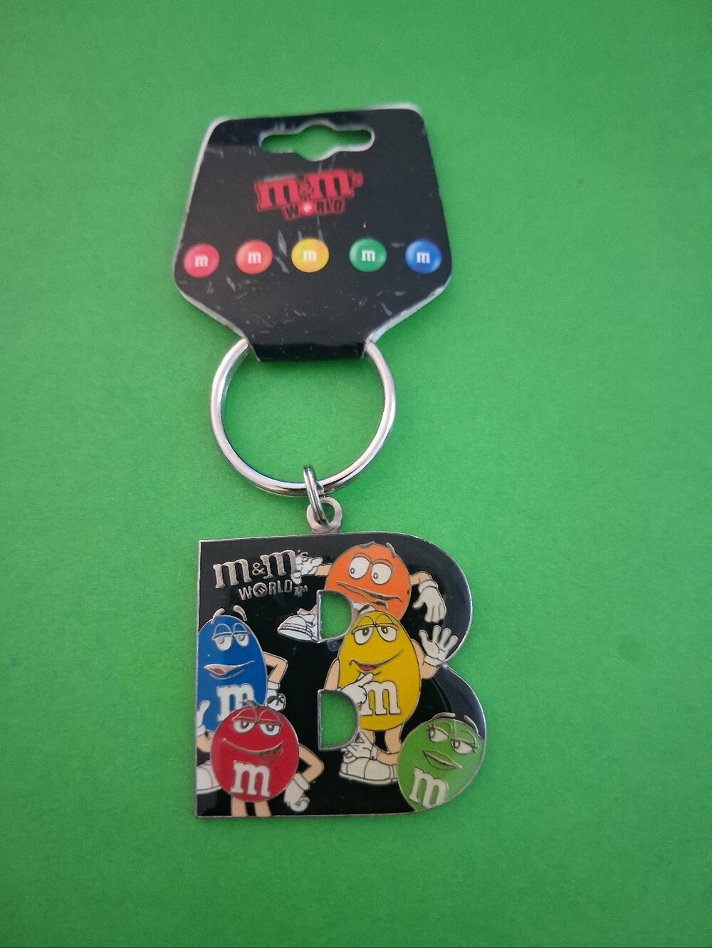 M&M’s World B Metal Keychain – Mars 2005Official M&M’s World metal keychain